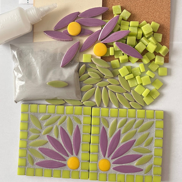 Kit de posavasos con diseño de mosaicos florales: pétalos morados