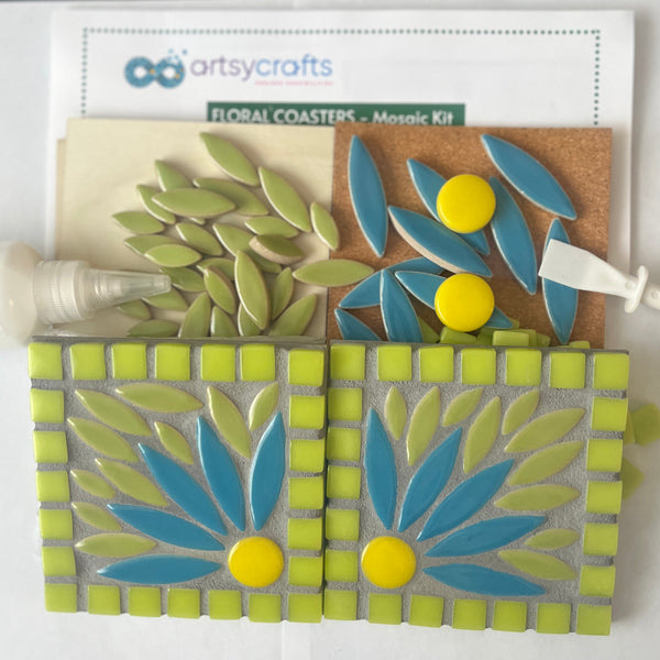 Kit de posavasos con diseño de flores y mosaicos de pétalos blancos